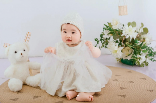 伊犁哈萨克宝宝几个月抬头