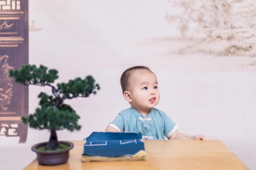 伊犁哈萨克宝宝6个月可以坐吗 伊犁哈萨克宝宝6个月可以坐吗